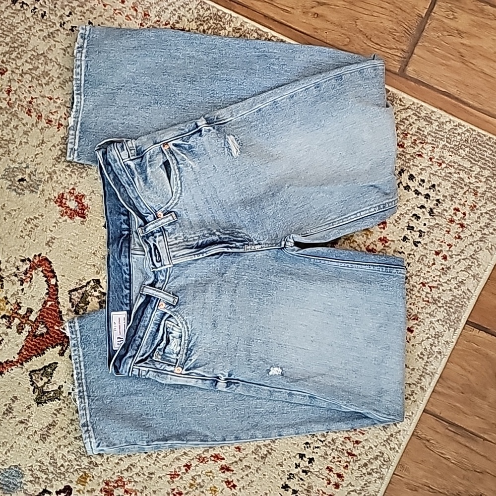 Gap Low Rise Stride Straight Leg Jeans